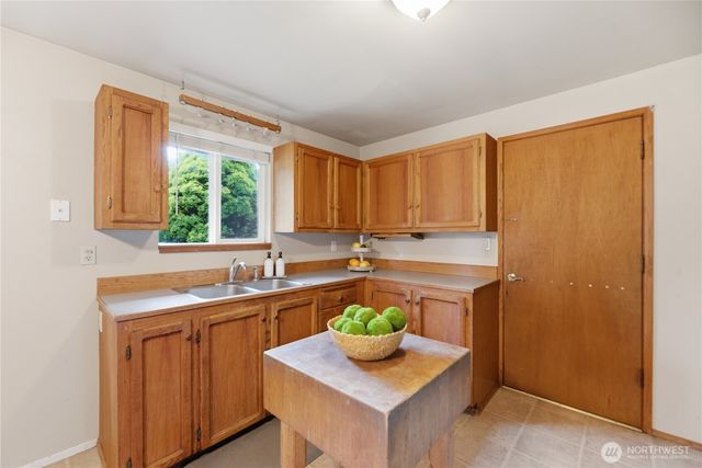 12264 156th Avenue SE, Renton, WA 98059