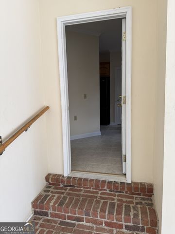 102 Oak Circle, Glennville, GA 30427