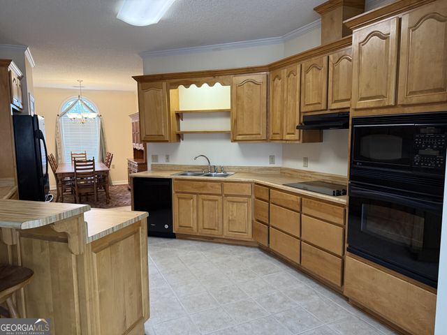102 Oak Circle, Glennville, GA 30427