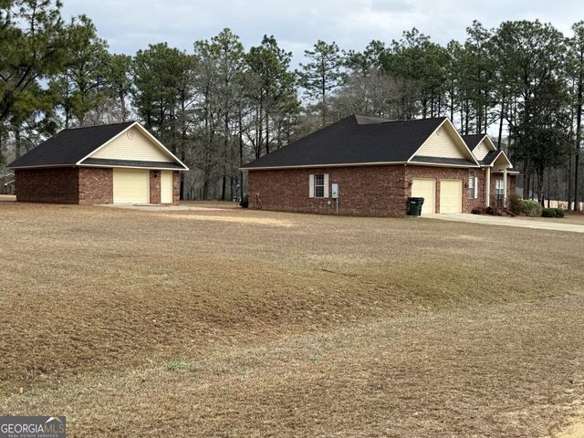 102 Oak Circle, Glennville, GA 30427