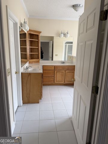 102 Oak Circle, Glennville, GA 30427