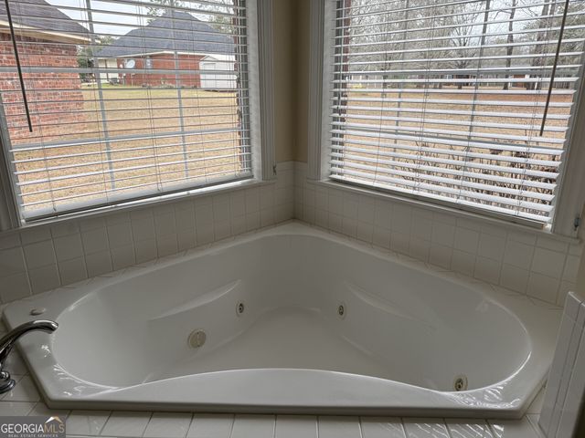 102 Oak Circle, Glennville, GA 30427