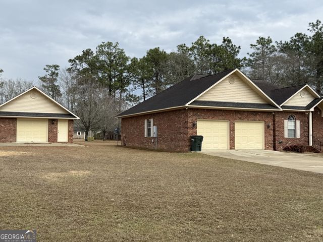 102 Oak Circle, Glennville, GA 30427