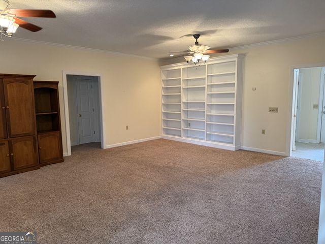 102 Oak Circle, Glennville, GA 30427