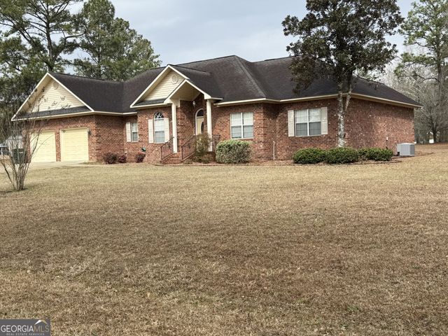 102 Oak Circle, Glennville, GA 30427