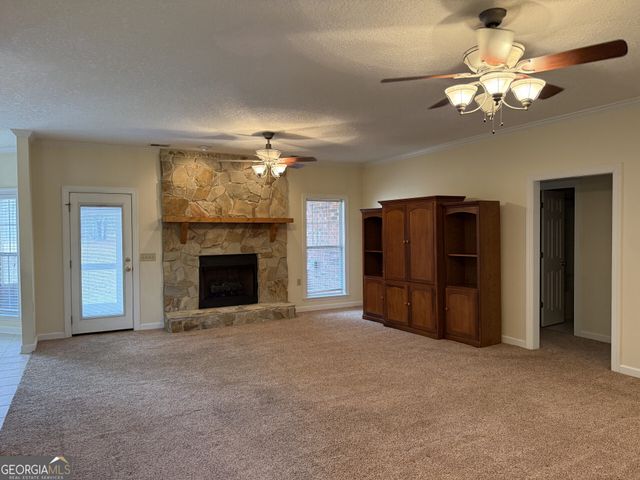 102 Oak Circle, Glennville, GA 30427