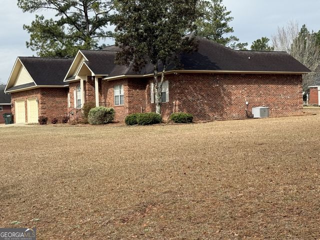 102 Oak Circle, Glennville, GA 30427