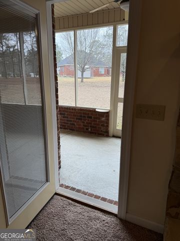 102 Oak Circle, Glennville, GA 30427