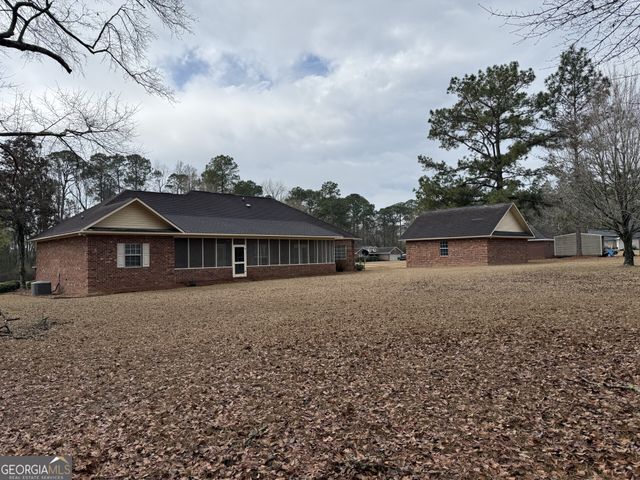 102 Oak Circle, Glennville, GA 30427