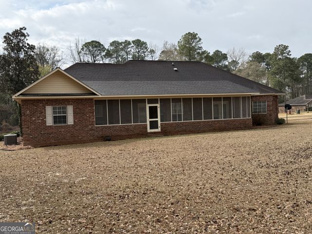 102 Oak Circle, Glennville, GA 30427