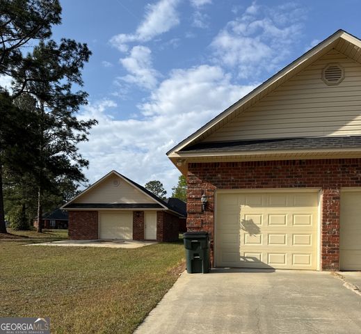 102 Oak Circle, Glennville, GA 30427