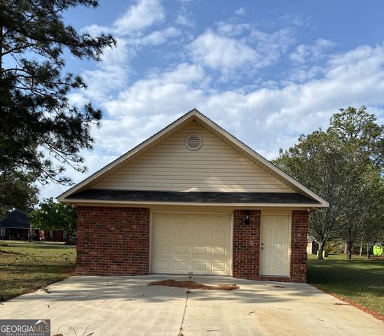 102 Oak Circle, Glennville, GA 30427