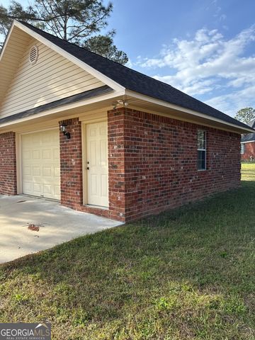 102 Oak Circle, Glennville, GA 30427