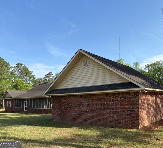 102 Oak Circle, Glennville, GA 30427