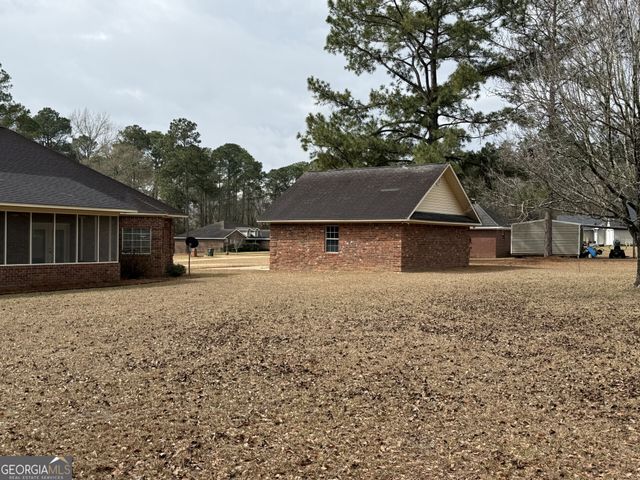 102 Oak Circle, Glennville, GA 30427
