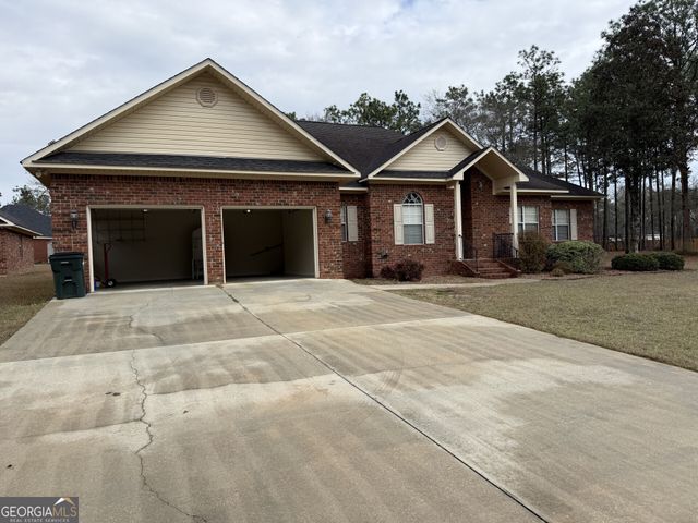 102 Oak Circle, Glennville, GA 30427