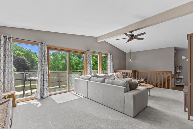 W290S2811 Carmarthen DRIVE, Waukesha, WI 53188
