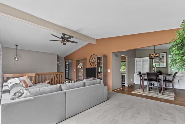 W290S2811 Carmarthen DRIVE, Waukesha, WI 53188