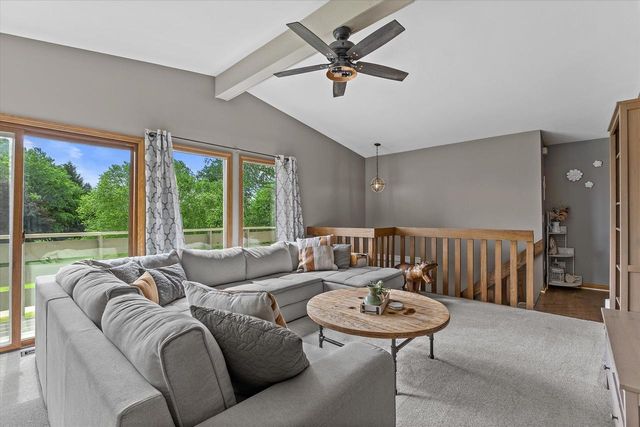 W290S2811 Carmarthen DRIVE, Waukesha, WI 53188