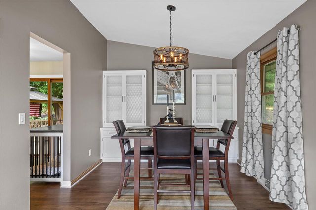 W290S2811 Carmarthen DRIVE, Waukesha, WI 53188