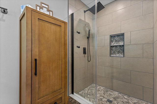 W290S2811 Carmarthen DRIVE, Waukesha, WI 53188