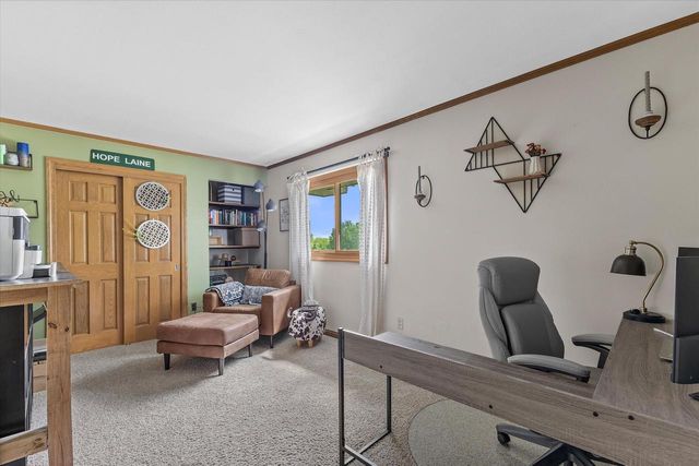 W290S2811 Carmarthen DRIVE, Waukesha, WI 53188