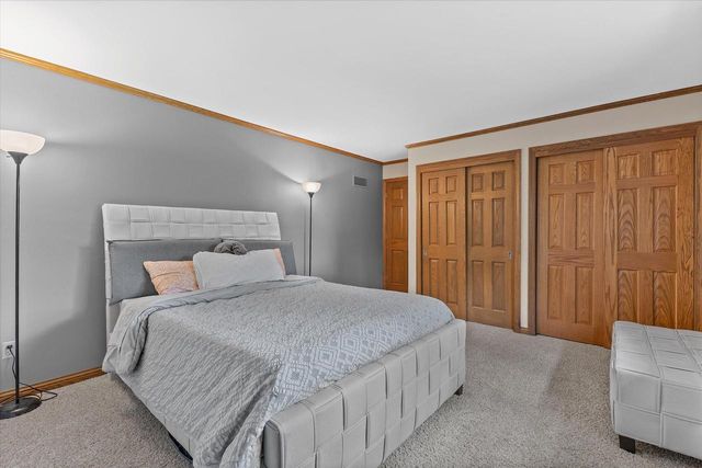 W290S2811 Carmarthen DRIVE, Waukesha, WI 53188