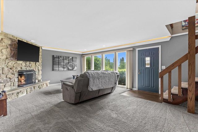 W290S2811 Carmarthen DRIVE, Waukesha, WI 53188