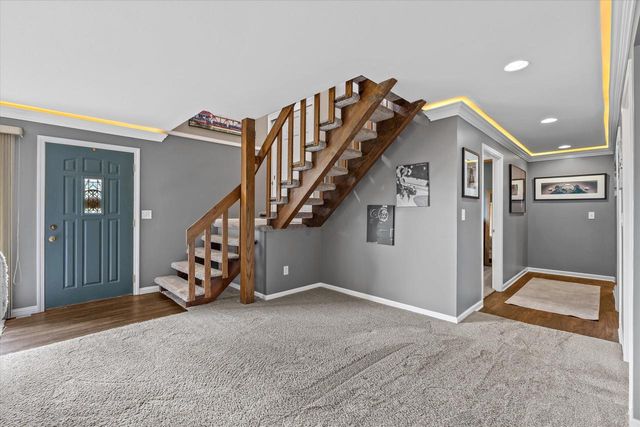 W290S2811 Carmarthen DRIVE, Waukesha, WI 53188