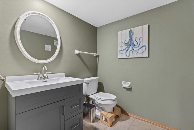 W290S2811 Carmarthen DRIVE, Waukesha, WI 53188