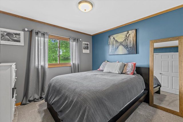 W290S2811 Carmarthen DRIVE, Waukesha, WI 53188
