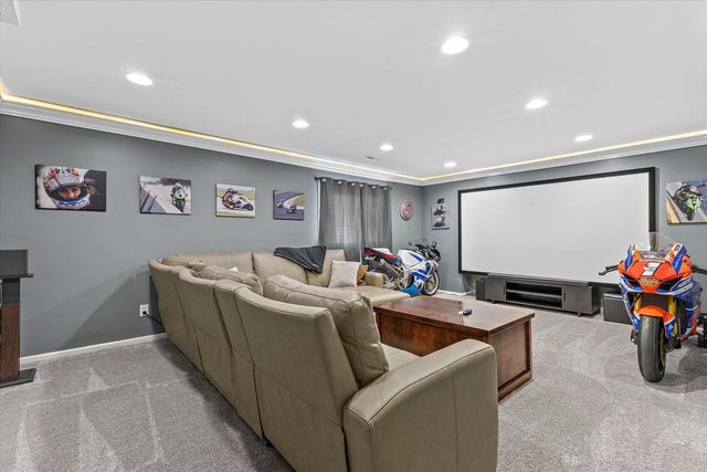 W290S2811 Carmarthen DRIVE, Waukesha, WI 53188