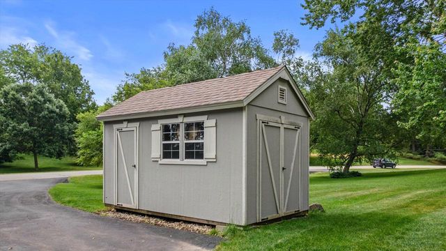 W290S2811 Carmarthen DRIVE, Waukesha, WI 53188