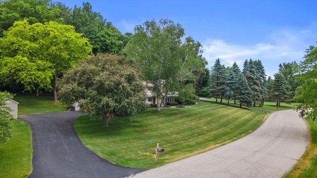 W290S2811 Carmarthen DRIVE, Waukesha, WI 53188