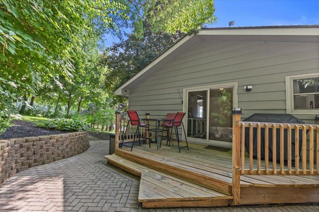 W290S2811 Carmarthen DRIVE, Waukesha, WI 53188