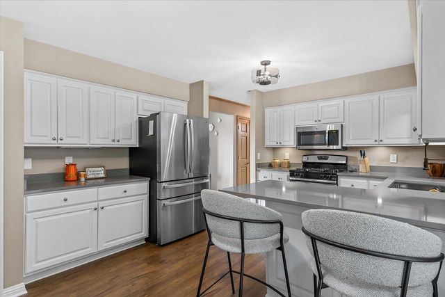 W290S2811 Carmarthen DRIVE, Waukesha, WI 53188