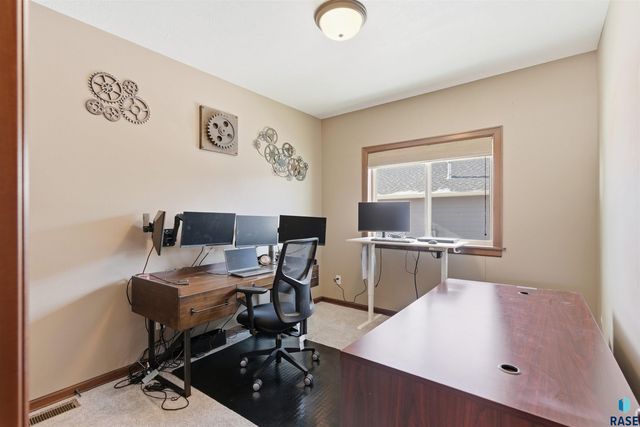 811 S Discovery Ave Avenue, Sioux Falls, SD 57106