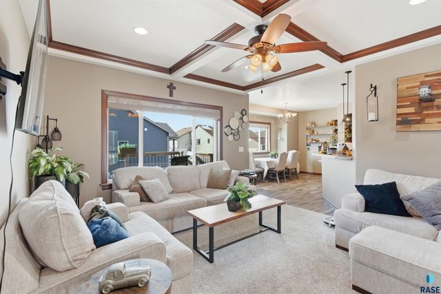 811 S Discovery Ave Avenue, Sioux Falls, SD 57106