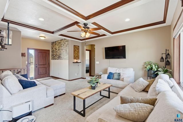 811 S Discovery Ave Avenue, Sioux Falls, SD 57106