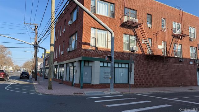 707 Middle Neck Road 2, Great Neck, NY 11021