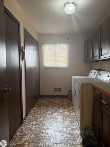 5374 Pointe Drive, East China Twp, MI 48054