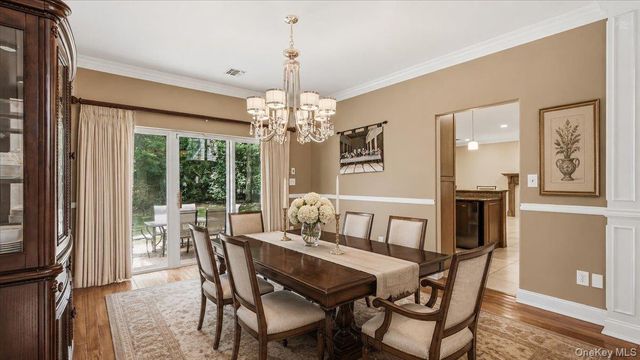 16 English Ivy Lane, Lake Grove, NY 11755