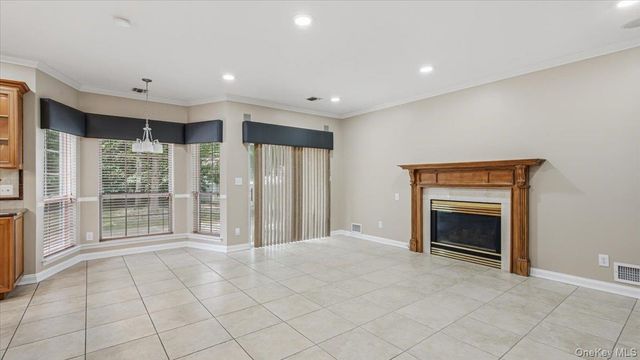 16 English Ivy Lane, Lake Grove, NY 11755