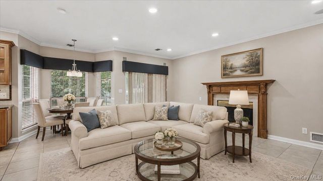 16 English Ivy Lane, Lake Grove, NY 11755
