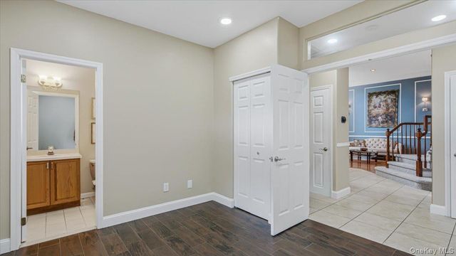 16 English Ivy Lane, Lake Grove, NY 11755