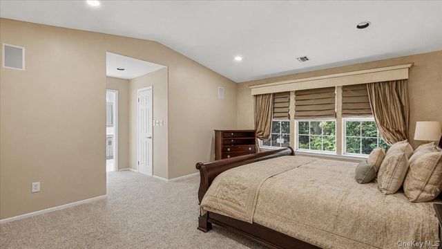 16 English Ivy Lane, Lake Grove, NY 11755