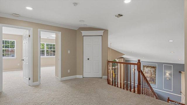 16 English Ivy Lane, Lake Grove, NY 11755