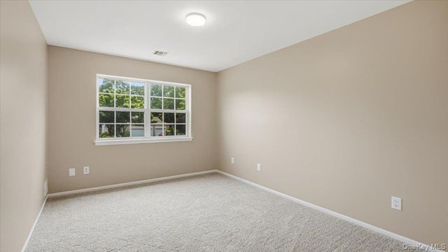 16 English Ivy Lane, Lake Grove, NY 11755