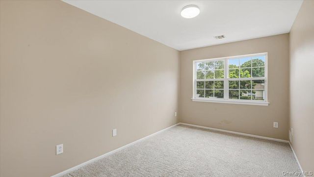 16 English Ivy Lane, Lake Grove, NY 11755