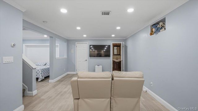16 English Ivy Lane, Lake Grove, NY 11755